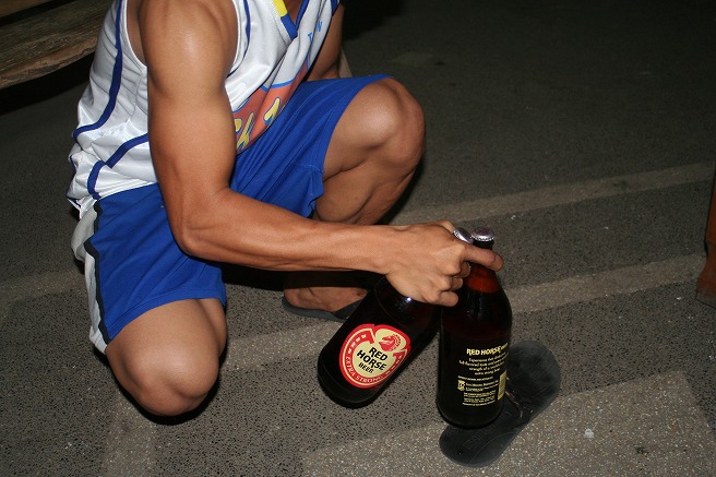 栓抜き要らず！？フィリピン流ビール瓶の開け方５選！